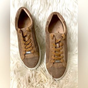 J/Slides NYC Perforated 9M